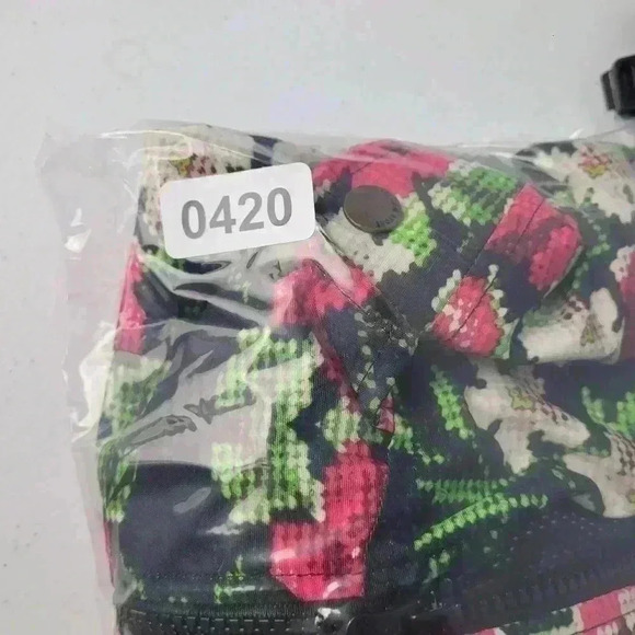 VOLCOM Girls Size Med/12 Mesh Lined Hooded Windbreaker Jacket Black Floral - Picture 8 of 8